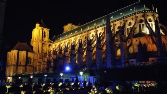 La Casa D'Esteve Bourges Bagian luar foto